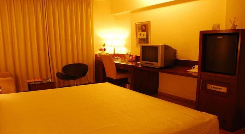 The Chevron Hotel Bengaluru Kültér fotó