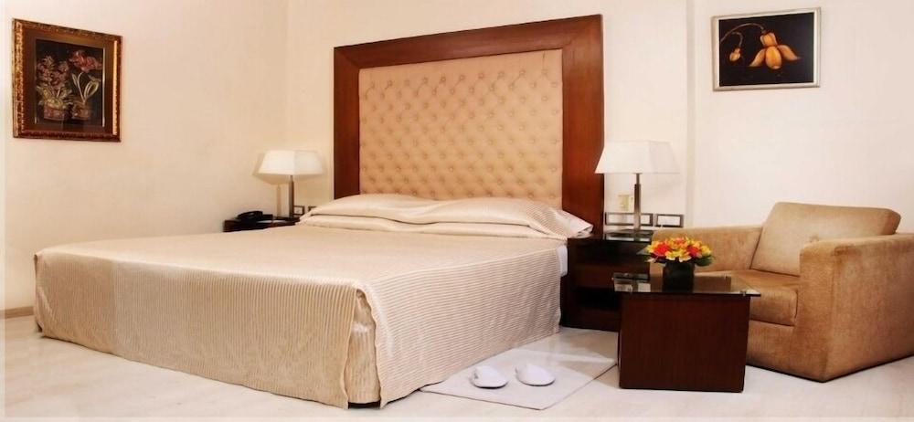 The Chevron Hotel Bengaluru Kültér fotó